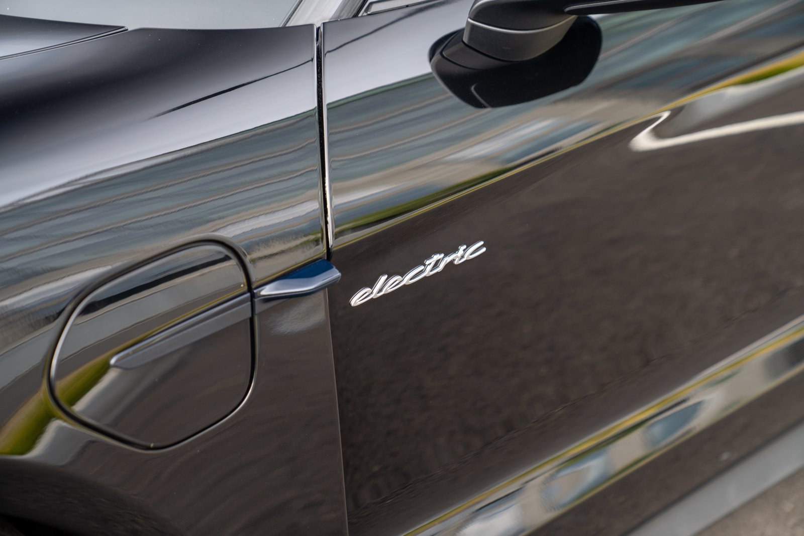 Certified 2025 Porsche Taycan RWD image 29