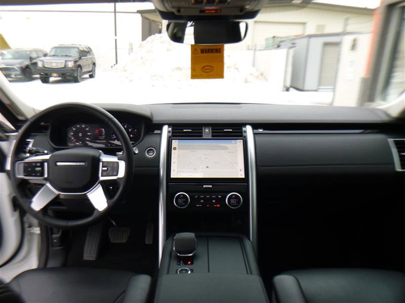 Used 2024 Land Rover Discovery S image 11