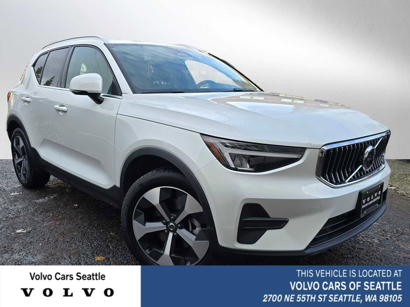 Used 2025 Volvo XC40 B5 Core w/ Protection Package Premier image 1