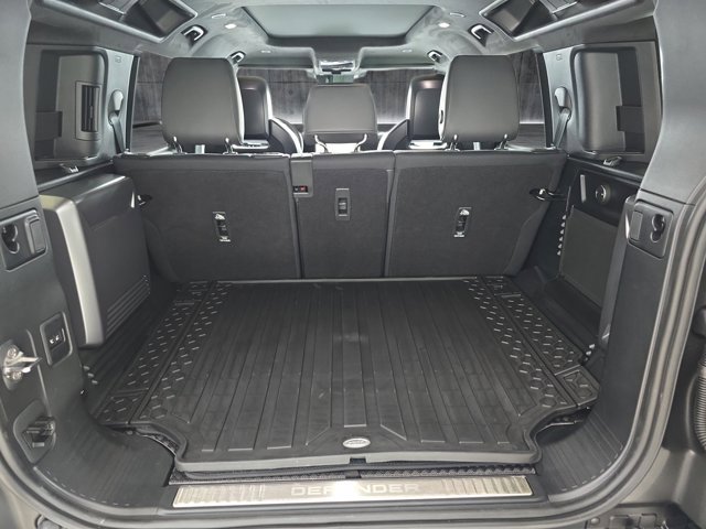 New 2026 Land Rover Defender 110 OCTA image 10