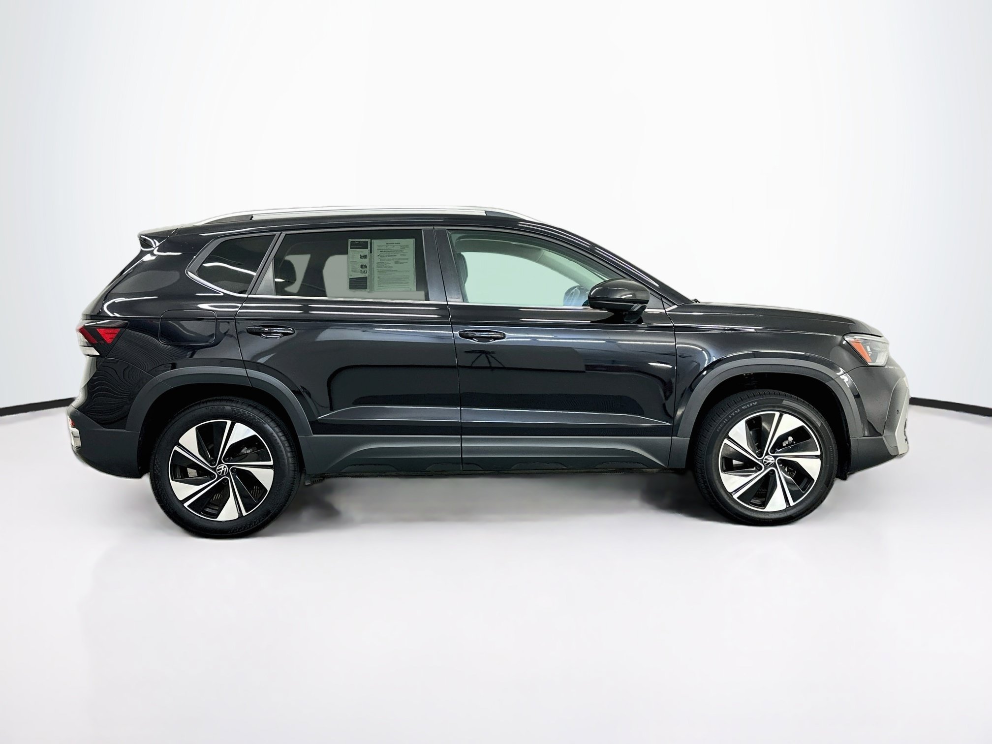 Used 2025 Volkswagen Taos SE AWD/4WD image 10