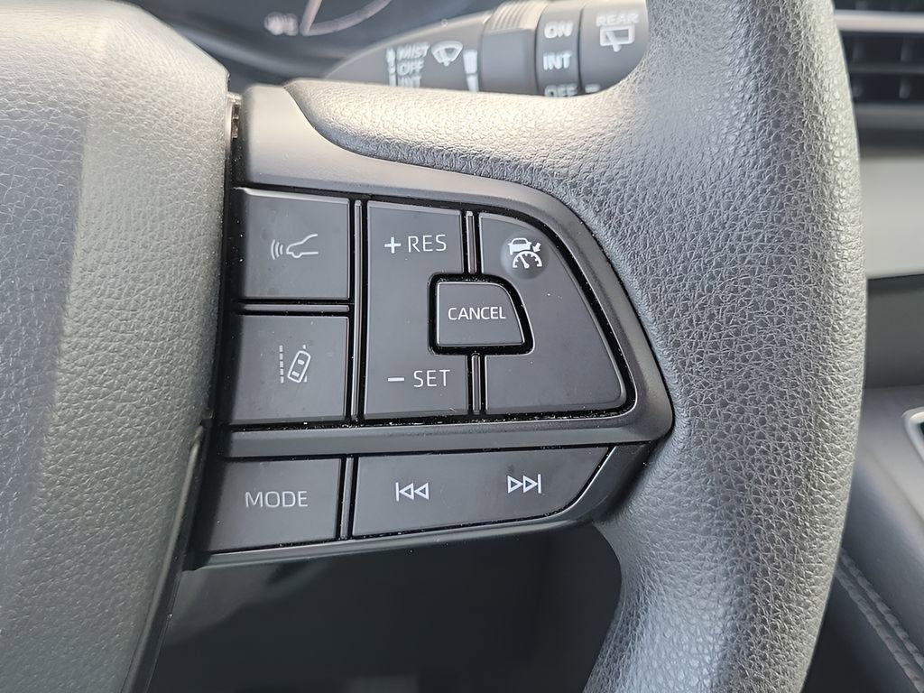 Used 2025 Toyota Sienna LE image 23