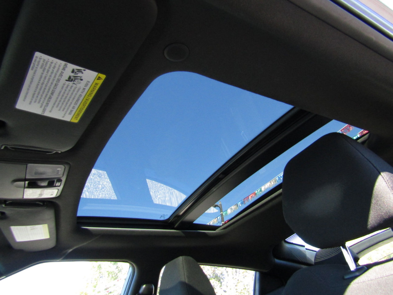 Used 2017 Hyundai Veloster Value Edition image 12