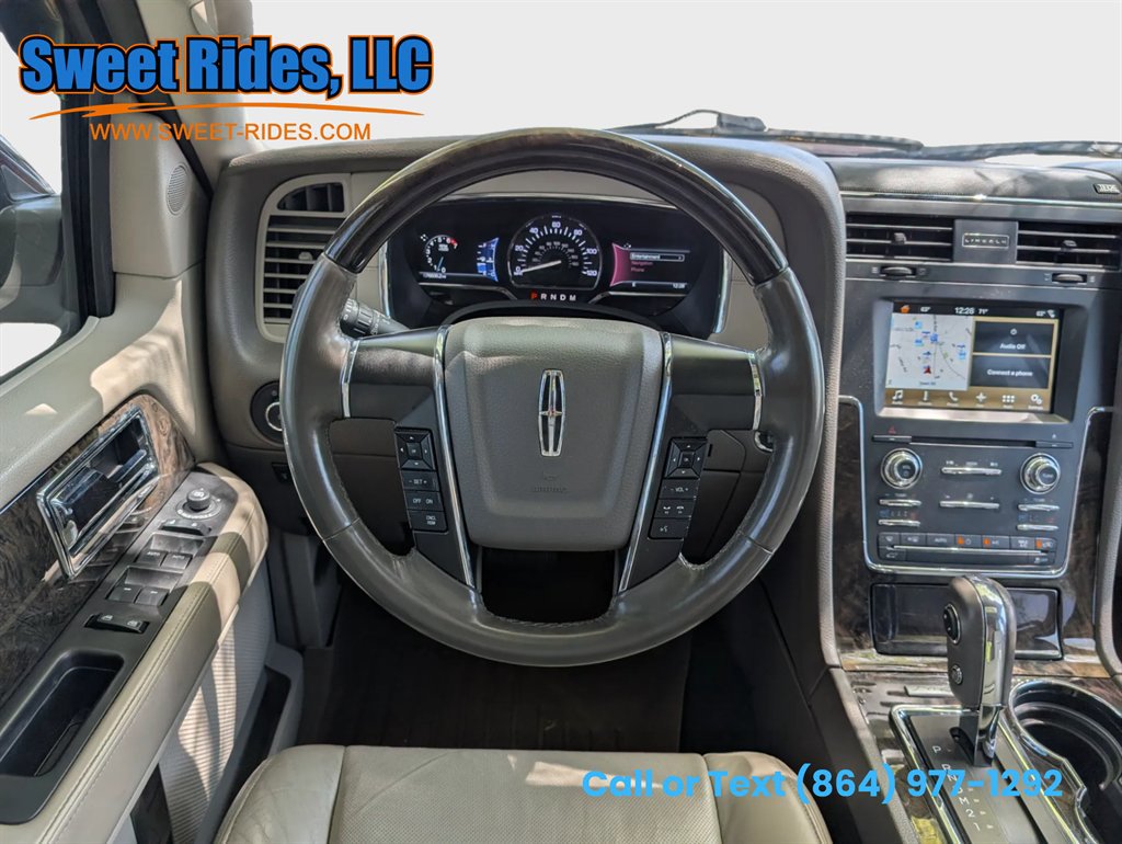 Used 2016 Lincoln Navigator Select image 14