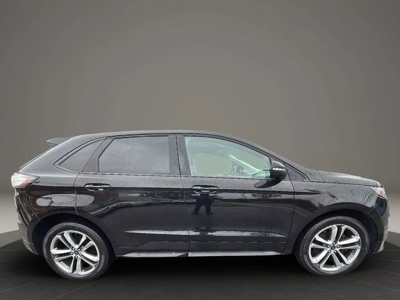 Used 2018 Ford Edge Sport w/ Ford Safe & Smart Package AWD/4WD image 4