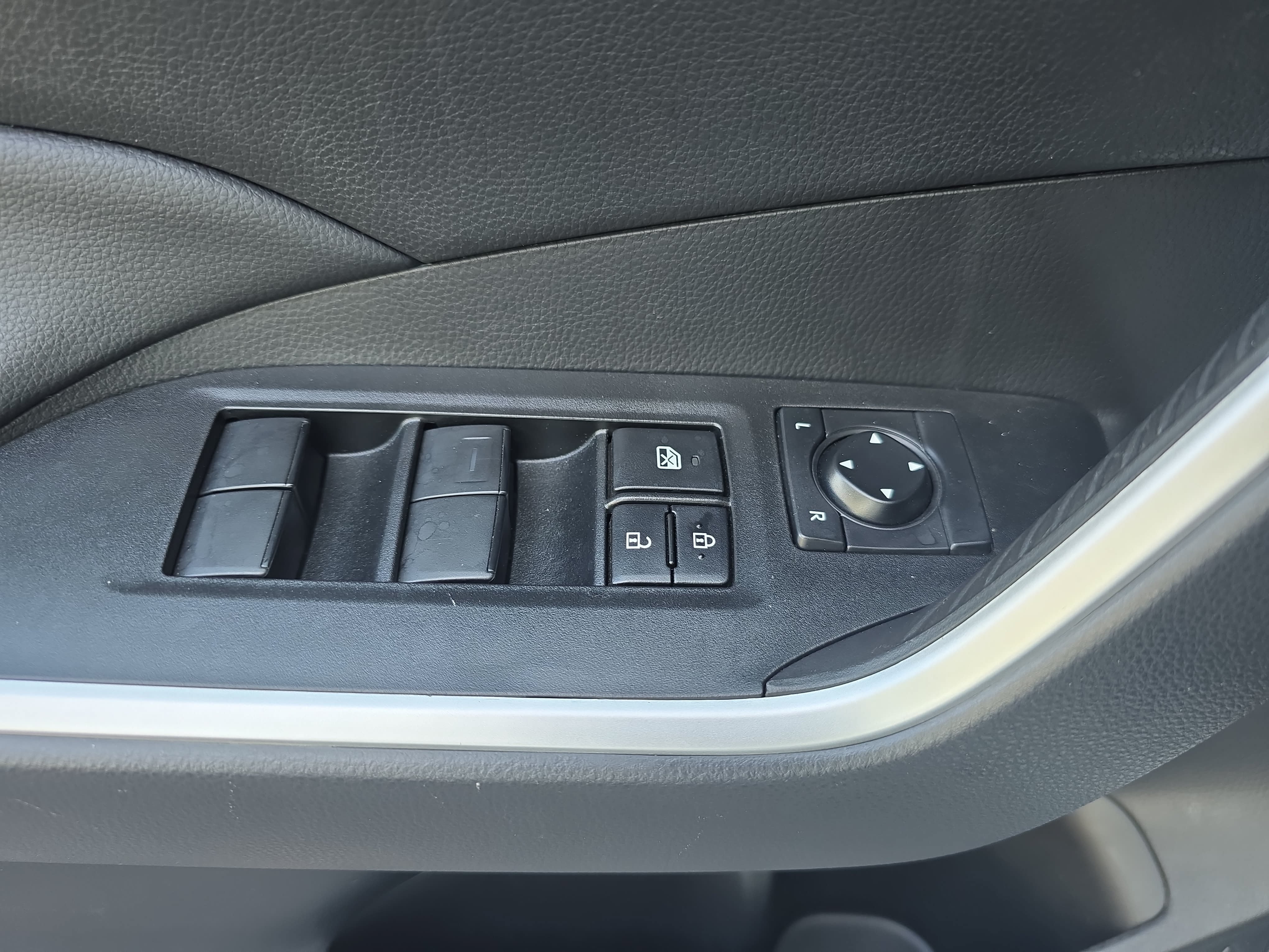 Certified 2023 Toyota RAV4 LE FWD image 28