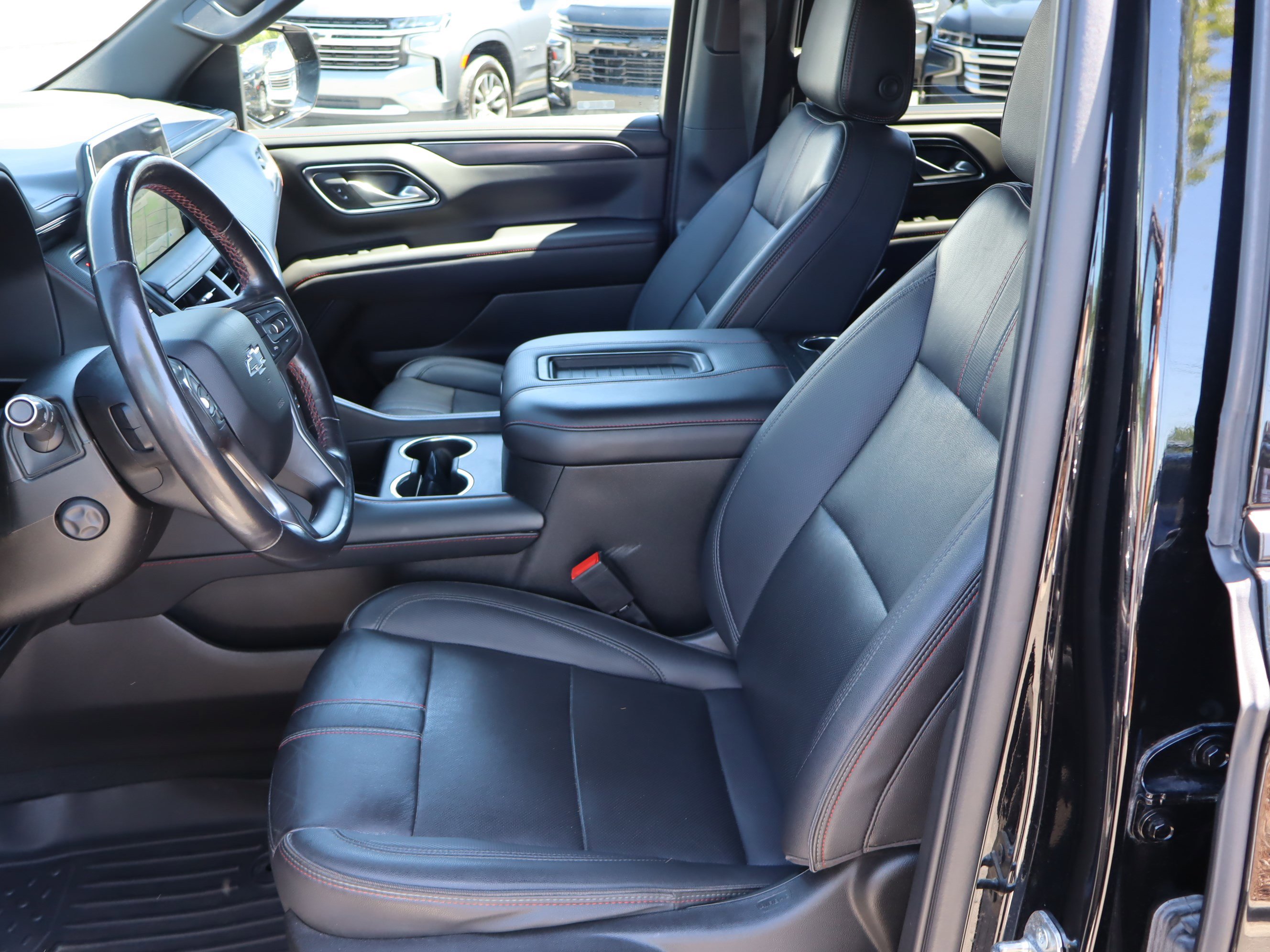 Used 2022 Chevrolet Suburban RST w/ Sport Performance Package AWD/4WD image 18