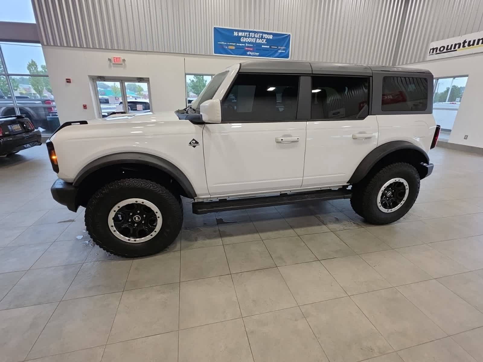 Used 2024 Ford Bronco Outer Banks w/ Sasquatch Package AWD/4WD image 18
