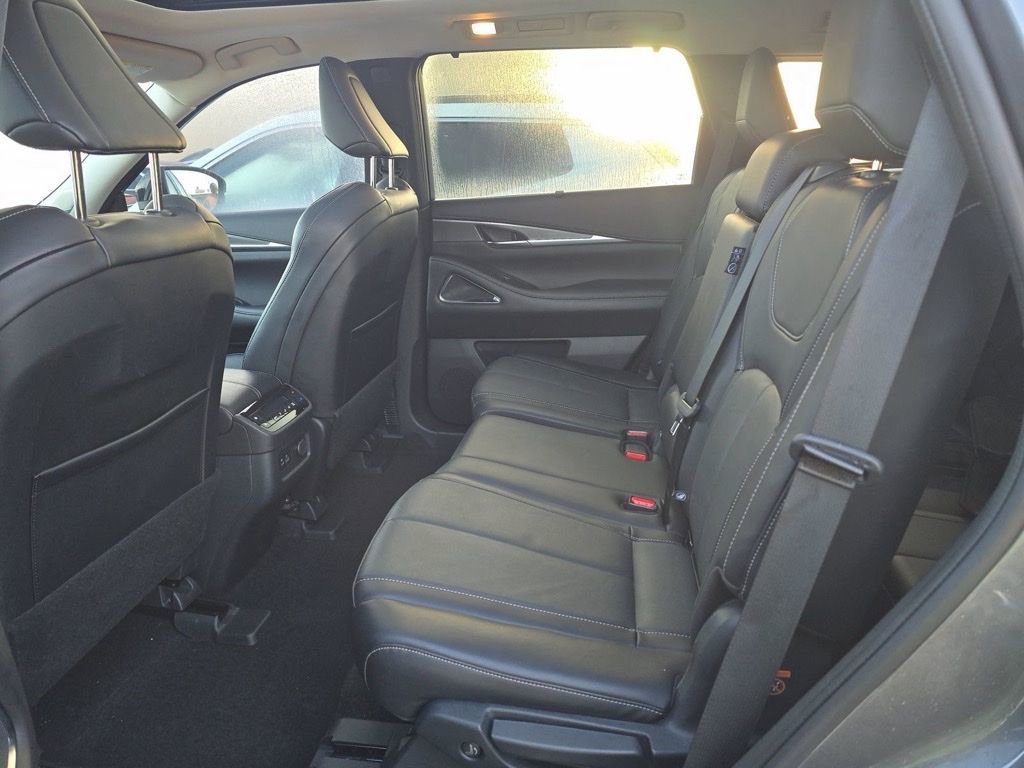Certified 2023 INFINITI QX60 Luxe w/ Performance Audio Package image 16