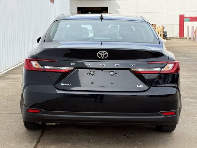 Used 2025 Toyota Camry LE image 5