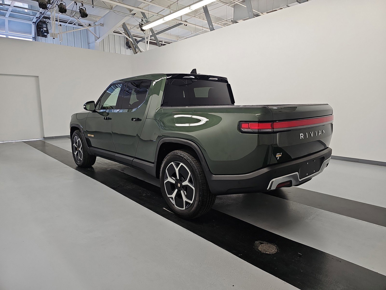 Used 2022 Rivian R1T Adventure AWD/4WD image 3