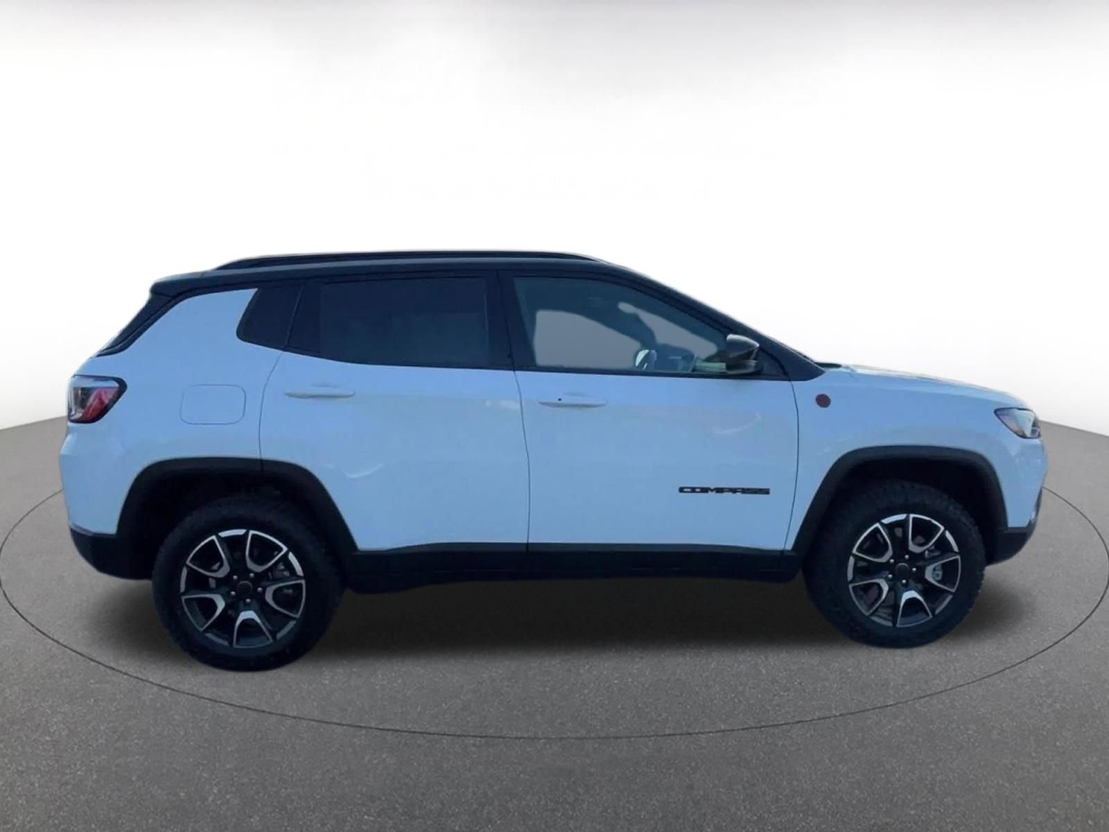 Used 2025 Jeep Compass Trailhawk AWD/4WD image 16