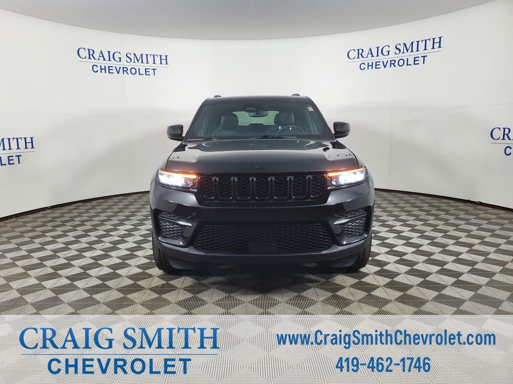 Used 2024 Jeep Grand Cherokee Altitude image 10