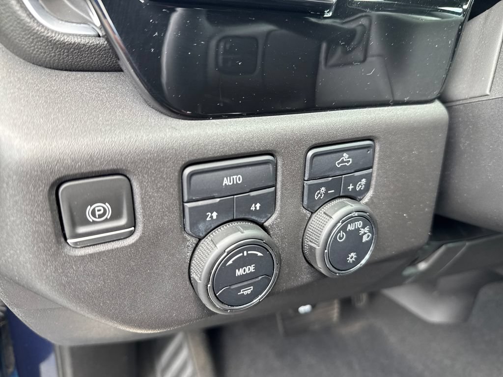 Used 2023 Chevrolet Silverado 1500 LT AWD/4WD image 16