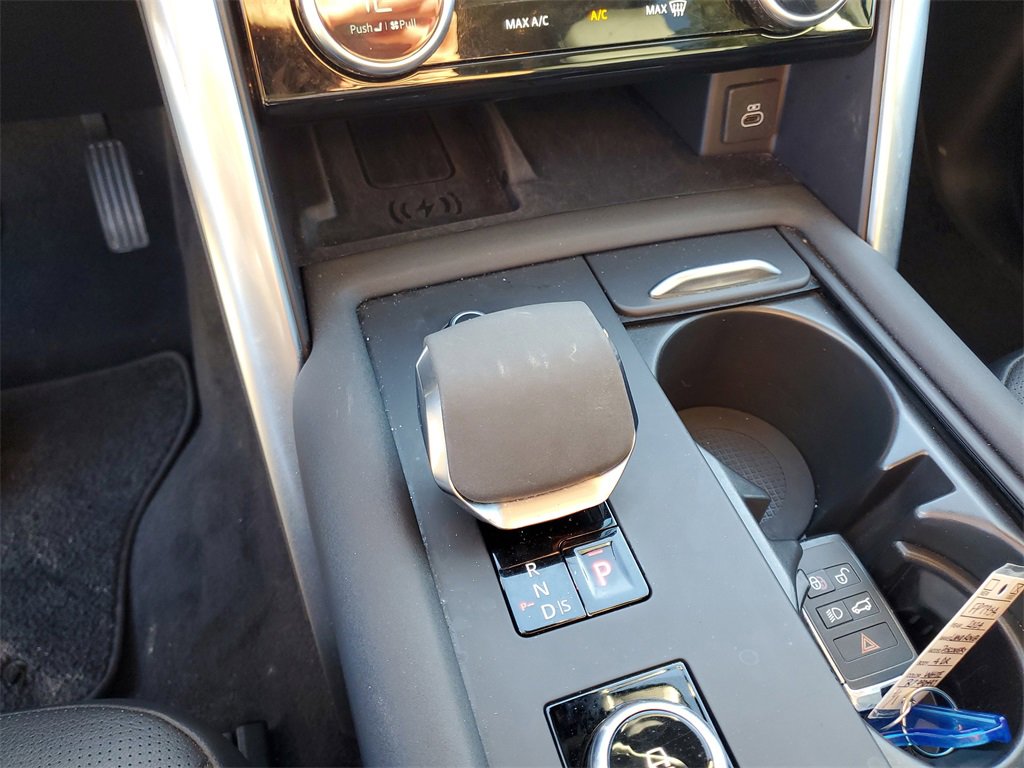 Used 2024 Land Rover Discovery S image 25