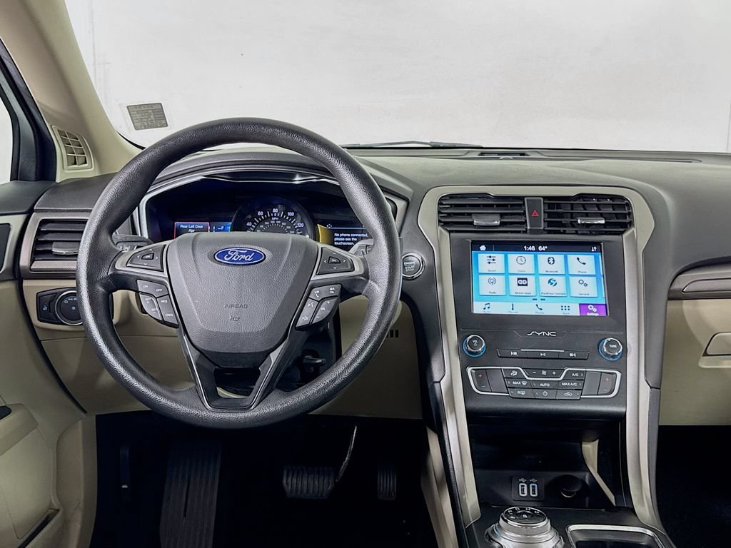 Used 2019 Ford Fusion SE FWD image 11