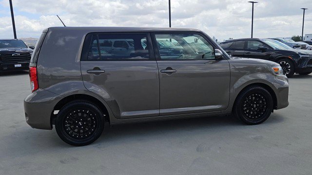 Used 2011 Scion xB FWD image 9