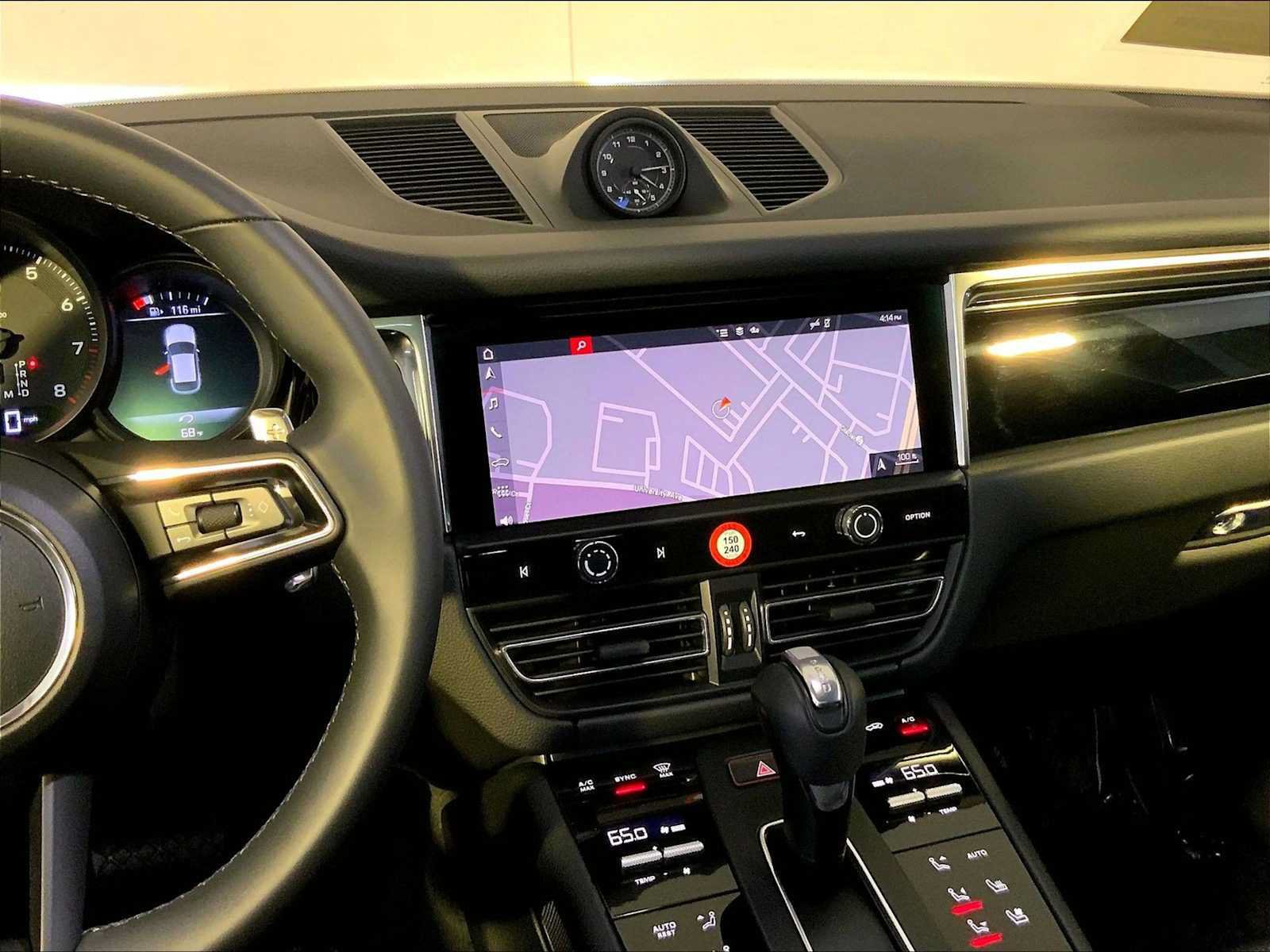 Used 2026 Porsche Macan AWD/4WD image 16