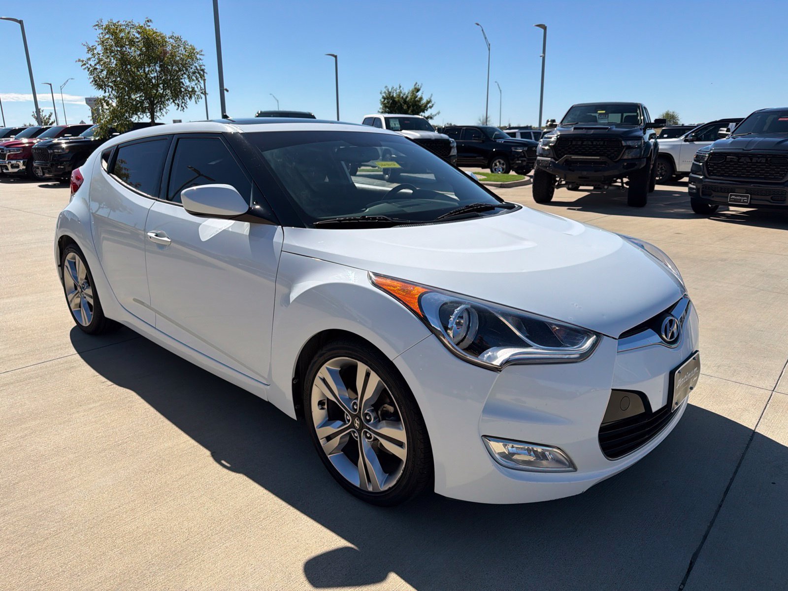 Used 2017 Hyundai Veloster Value Edition FWD image 7