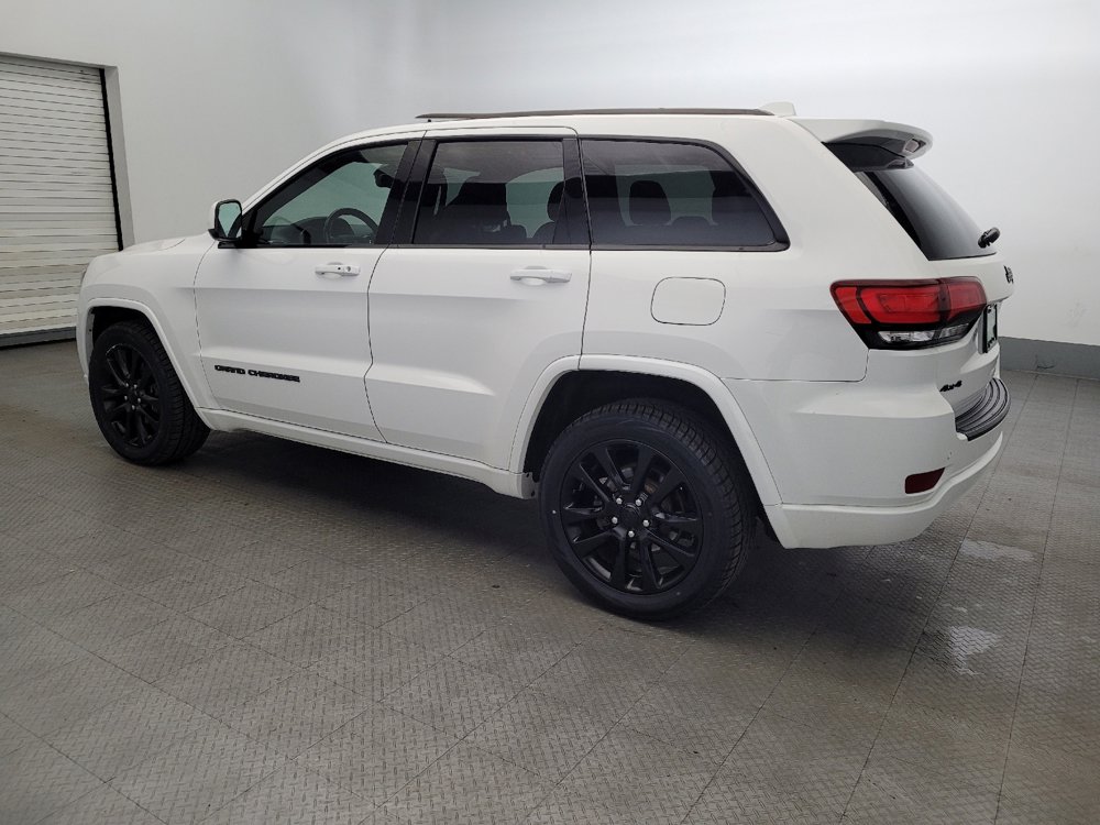 Used 2020 Jeep Grand Cherokee Altitude image 3