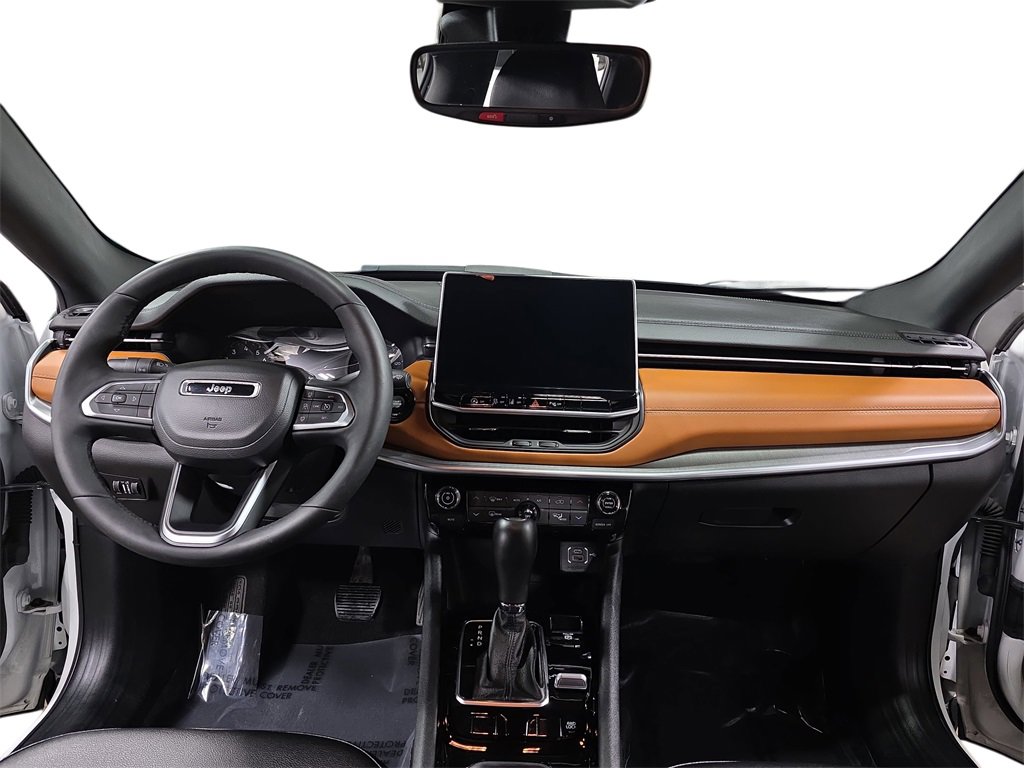 Used 2024 Jeep Compass Limited image 9