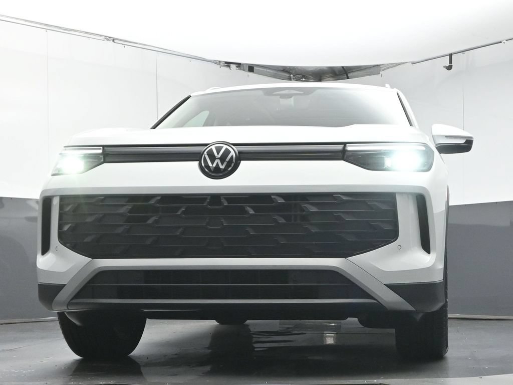 New 2026 Volkswagen Tiguan SE FWD image 35