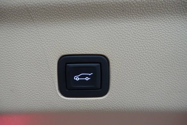 Used 2023 Cadillac Escalade Premium Luxury AWD/4WD image 27