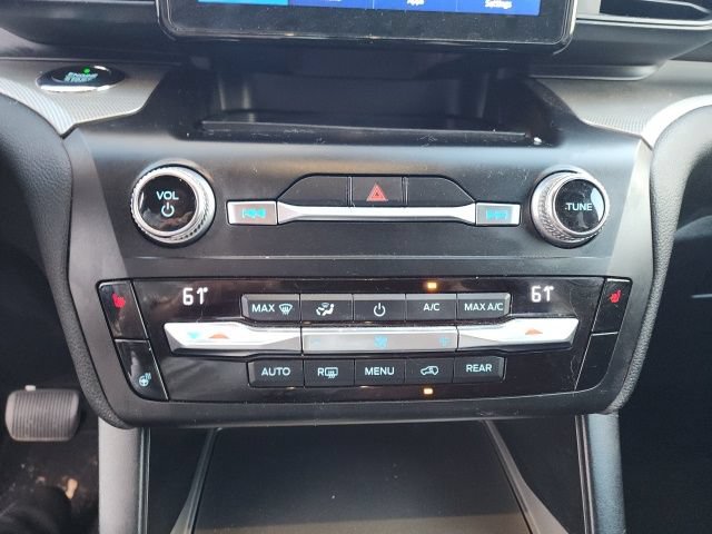 Used 2020 Ford Explorer XLT w/ Comfort Package AWD/4WD image 9