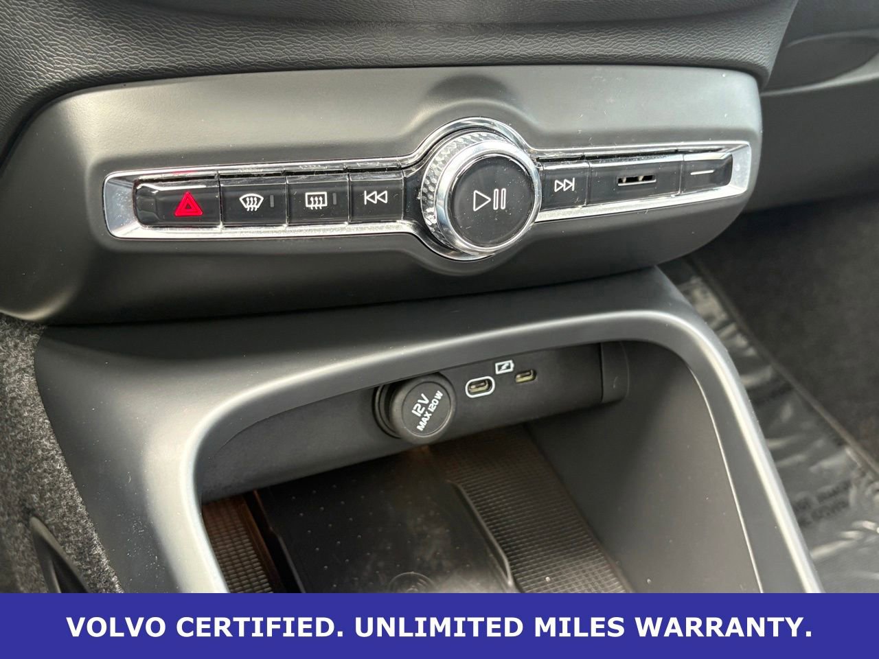 Certified 2025 Volvo XC40 B5 Plus AWD/4WD image 20