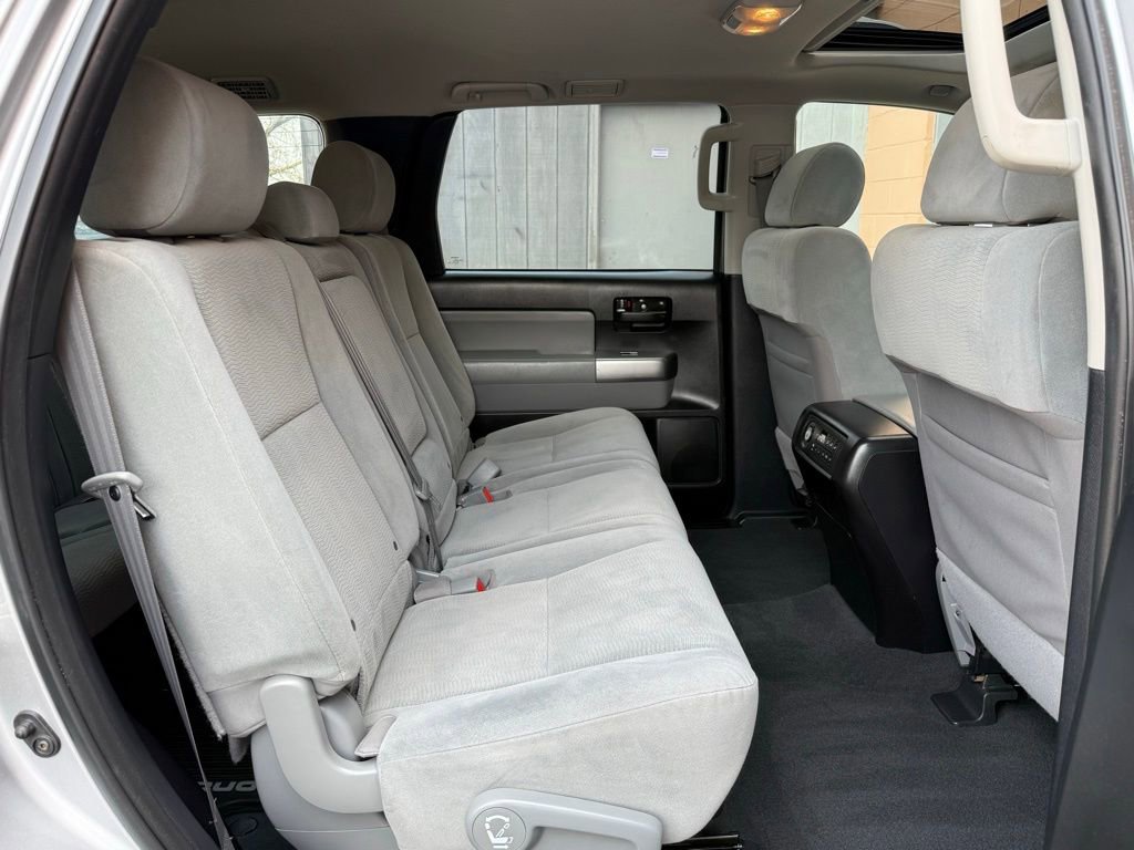 Used 2019 Toyota Sequoia SR5 AWD/4WD image 19