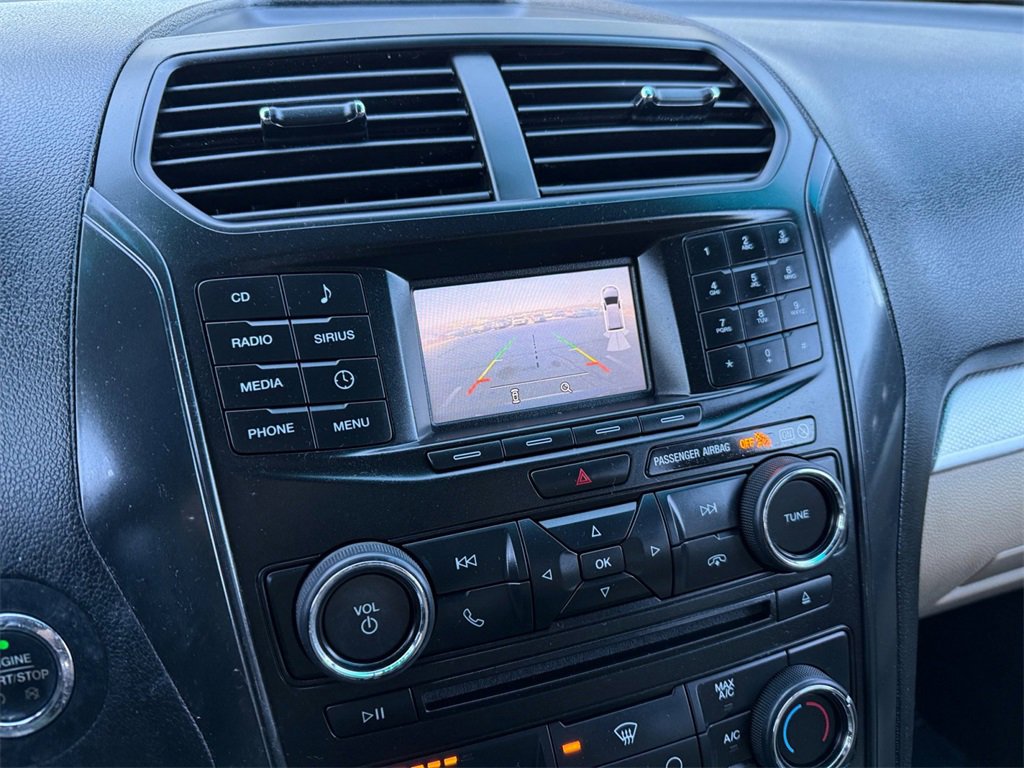 Used 2017 Ford Explorer XLT image 17