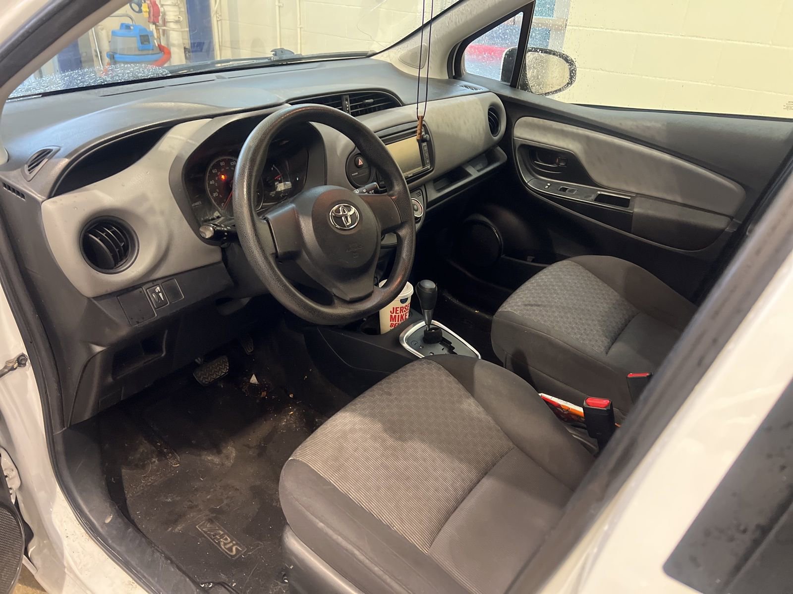 Used 2016 Toyota Yaris L image 9