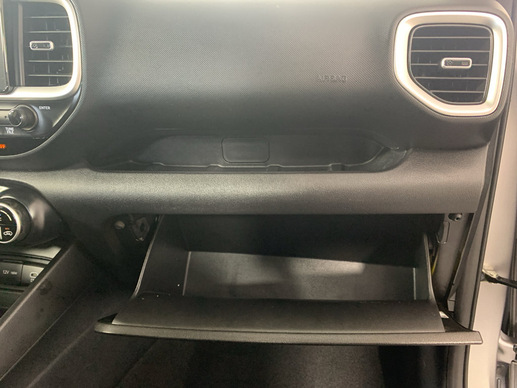Used 2024 Hyundai Venue SEL FWD image 39