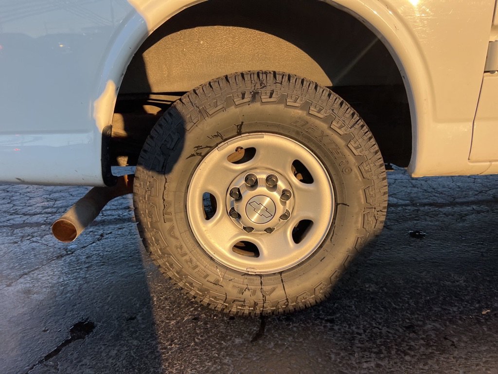 Used 2015 Chevrolet Express 2500 RWD image 36
