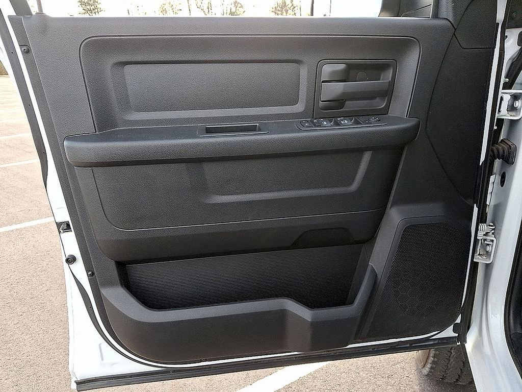 Used 2022 RAM 2500 Tradesman w/ Chrome Appearance Group AWD/4WD image 12