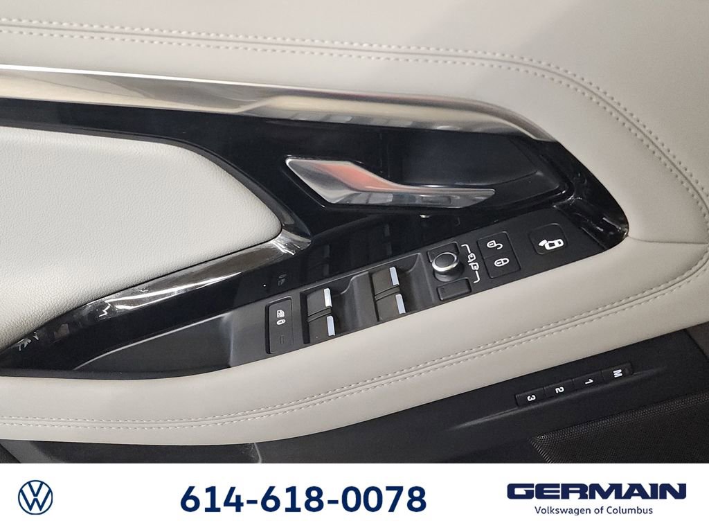 Used 2020 Land Rover Range Rover Evoque First Edition image 29