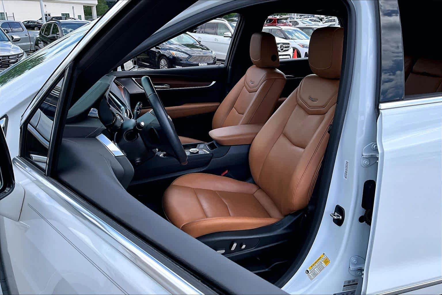 Used 2023 Cadillac XT5 Premium Luxury w/ Technology Package FWD image 8