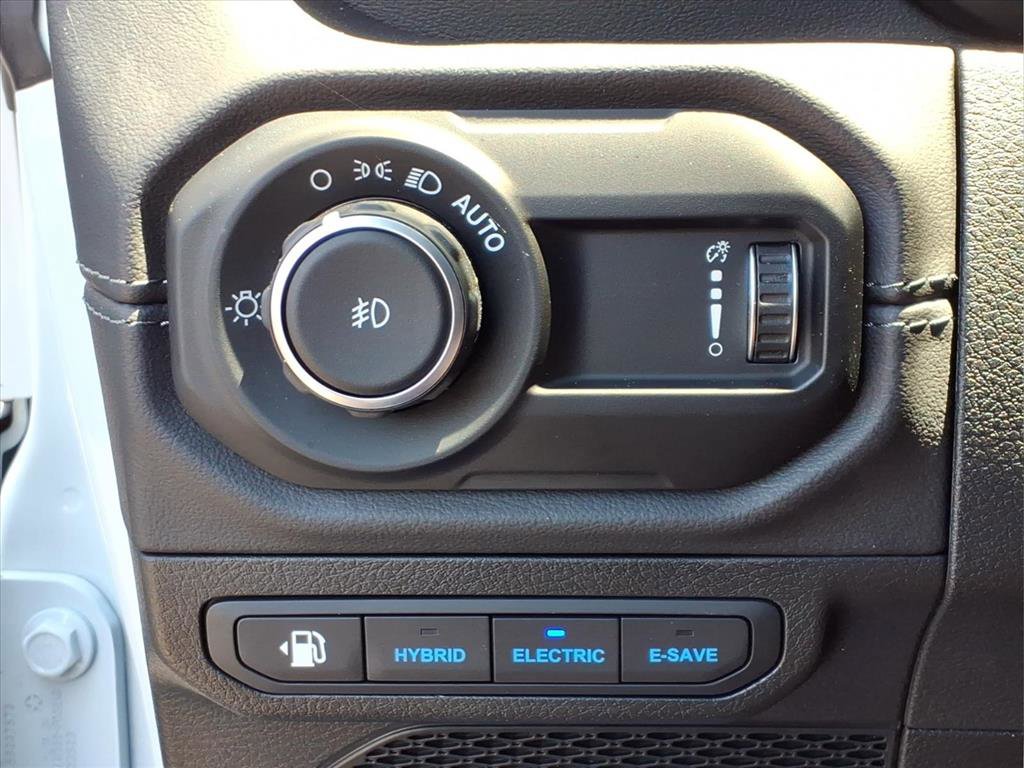 Used 2024 Jeep Wrangler Unlimited Sahara w/ Technology Group AWD/4WD image 23