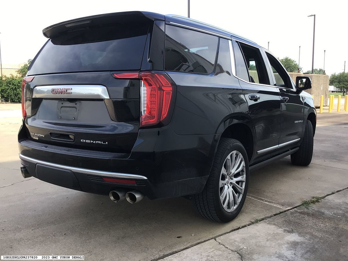 Used 2023 GMC Yukon Denali w/ Advanced Technology Package AWD/4WD image 5