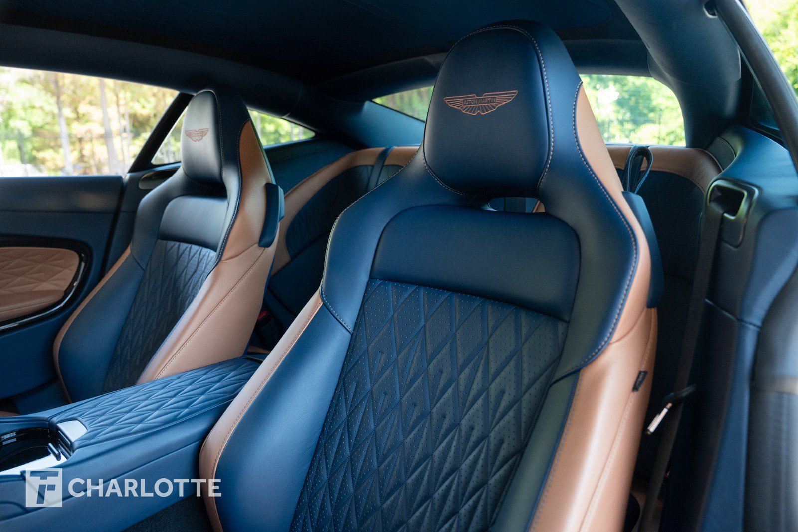 Used 2025 Aston Martin DB12 Coupe RWD image 21