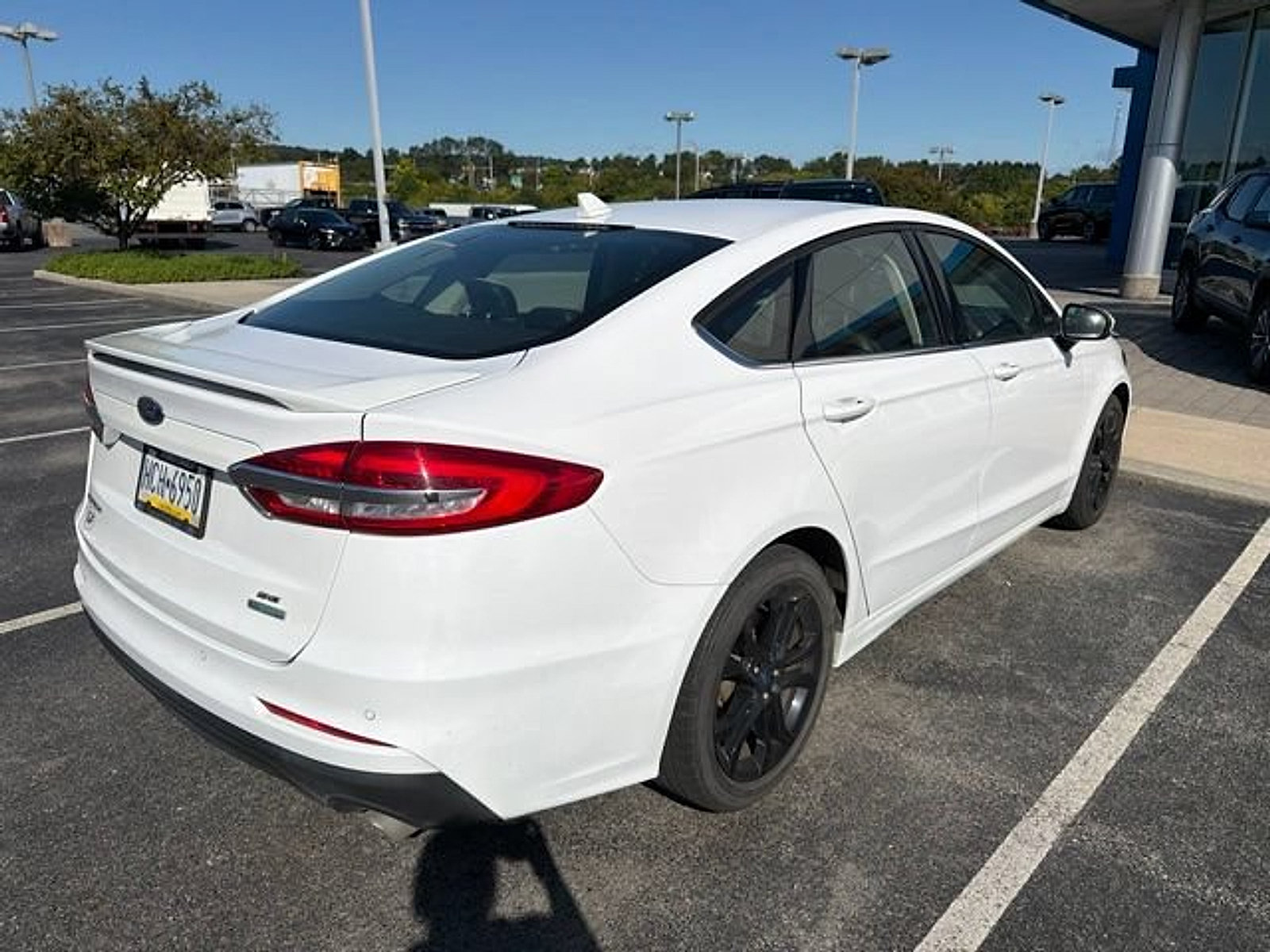 Used 2020 Ford Fusion SE w/ Equipment Group 151A FWD image 10