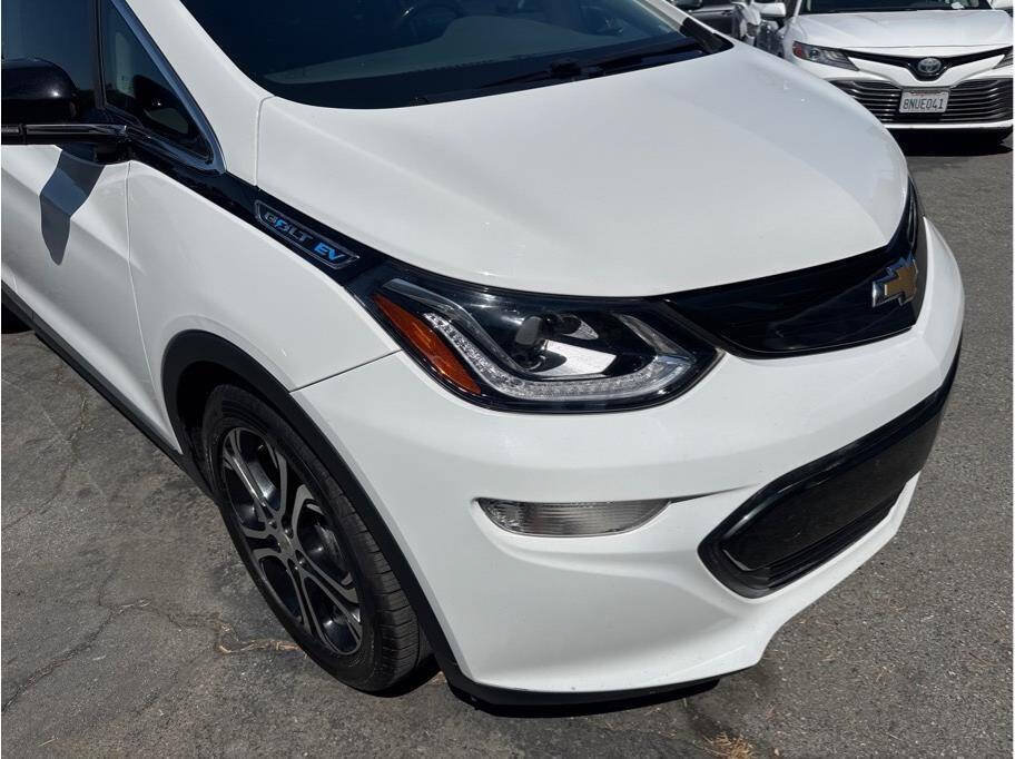 Used 2018 Chevrolet Bolt Premier w/ Infotainment Package FWD image 16