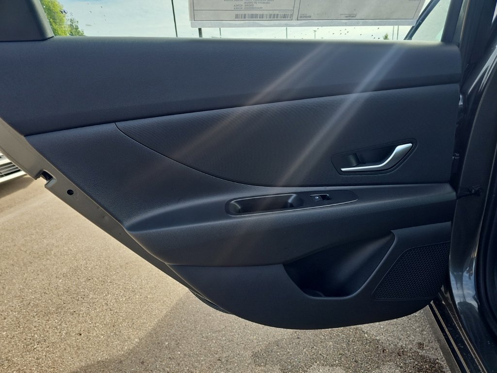 New 2026 Hyundai Elantra SE FWD image 27