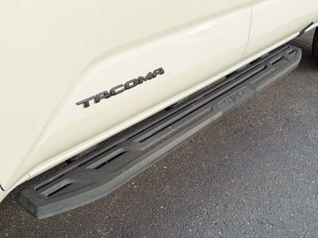 Used 2024 Toyota Tacoma TRD Off-Road AWD/4WD image 11