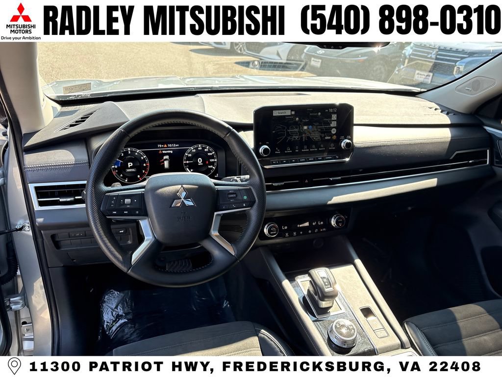 Used 2023 Mitsubishi Outlander SE FWD image 13
