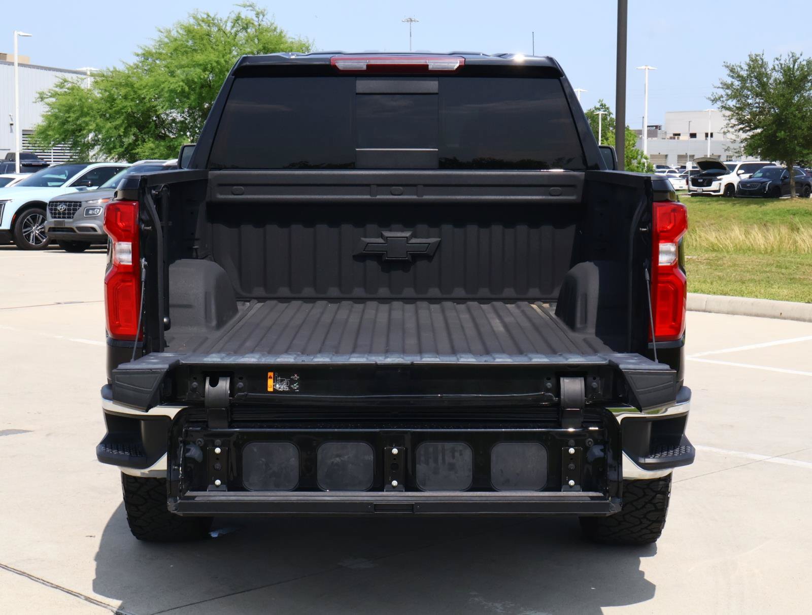 Used 2024 Chevrolet Silverado 1500 LTZ AWD/4WD image 8