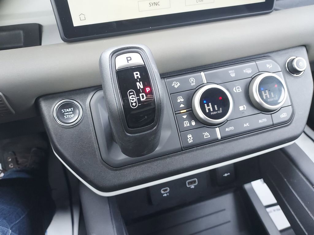 Used 2023 Land Rover Defender 90 X-Dynamic SE image 26