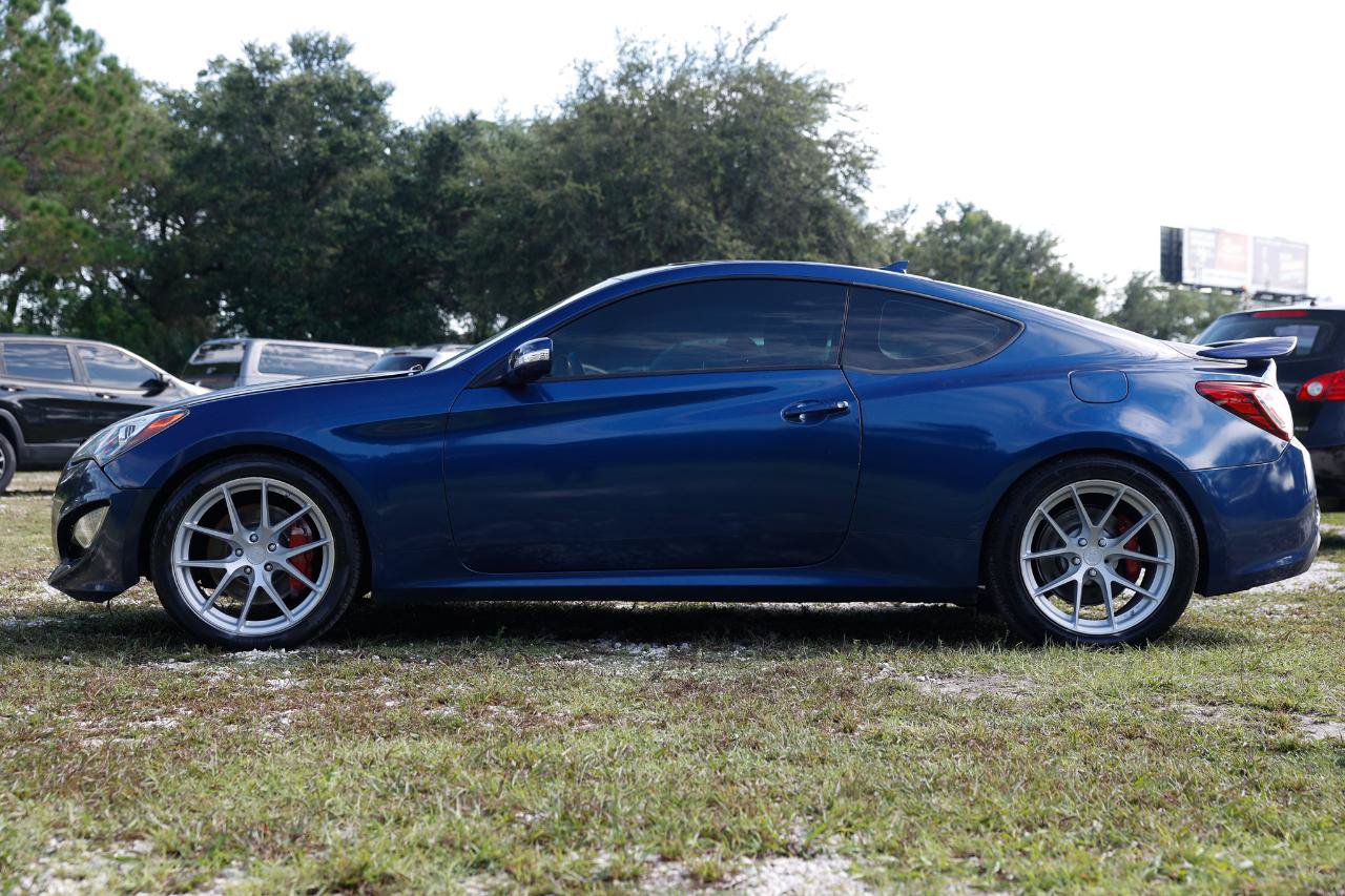 Used 2016 Hyundai Genesis Coupe 3.8 RWD image 3