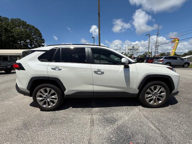 Used 2019 Toyota RAV4 LE image 3