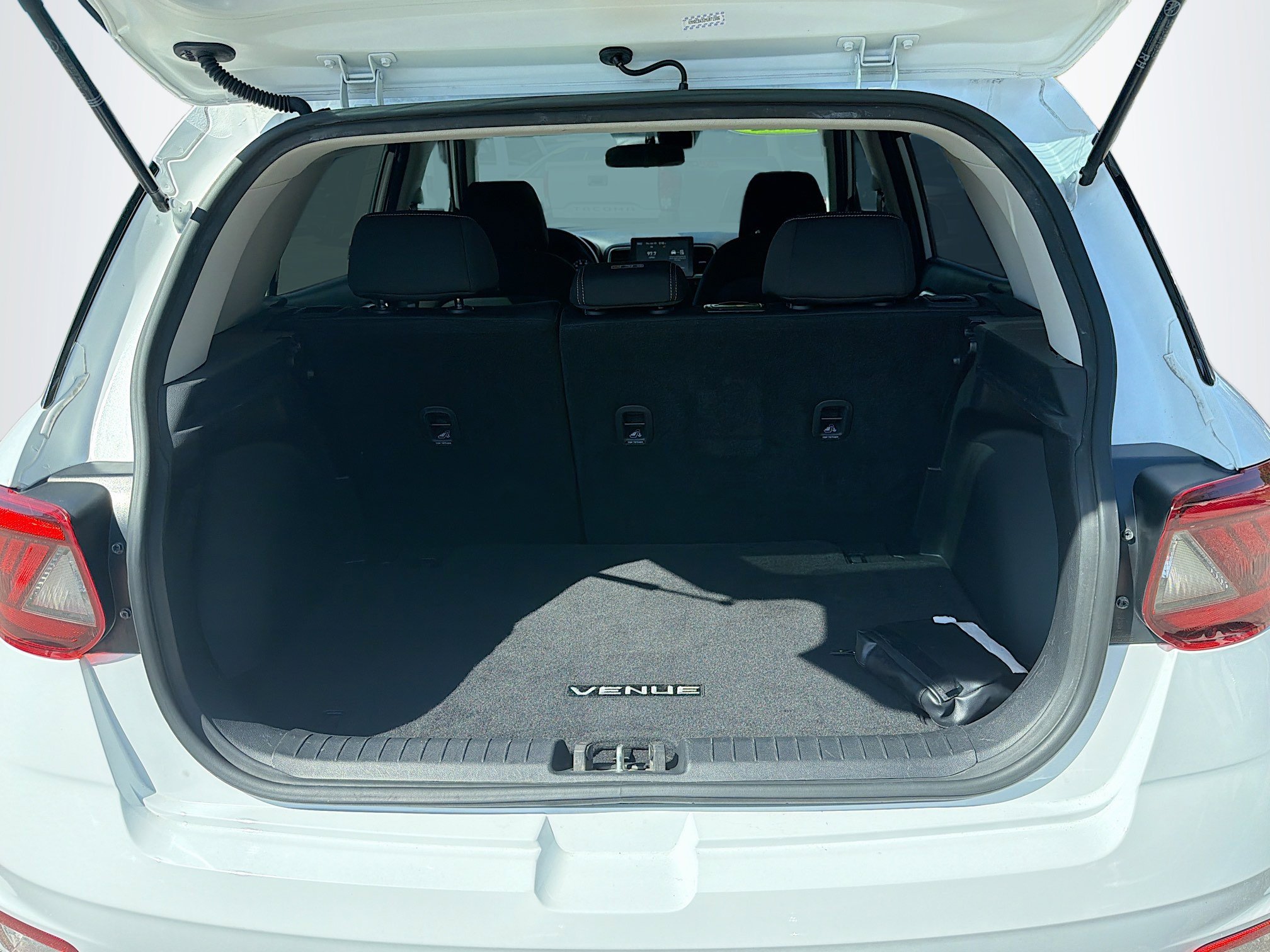 Used 2021 Hyundai Venue SEL image 11